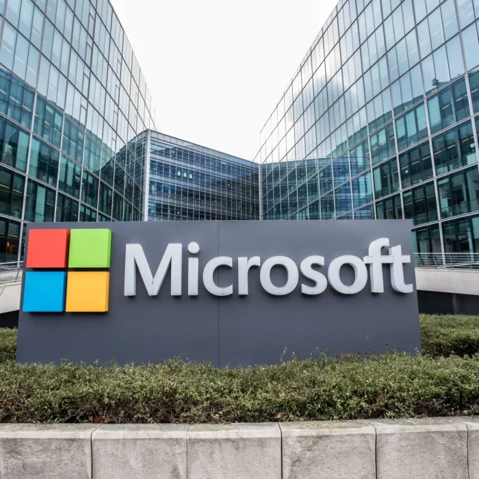 Microsoft Advances 10,000-Year Glass Data Storage Through Project Silica