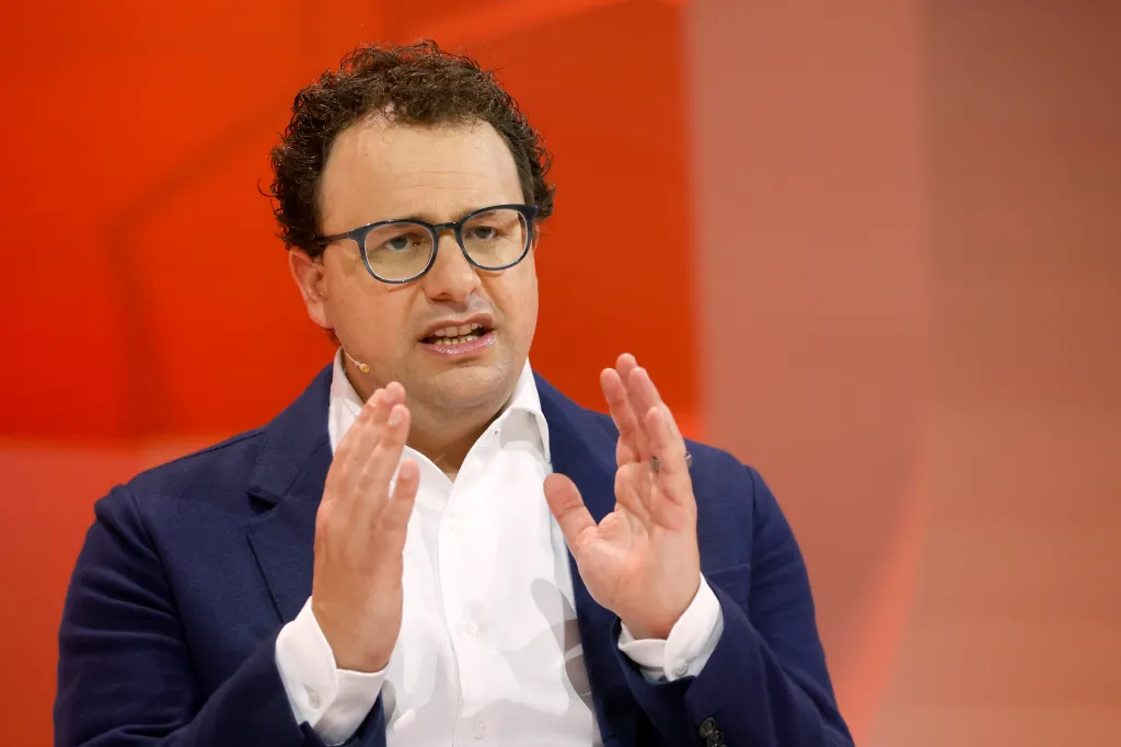 anthropic-is-using-its-most-powerful-ai-the-one-too-dangerous-to-release-publicly-to-defend-the-worlds-software