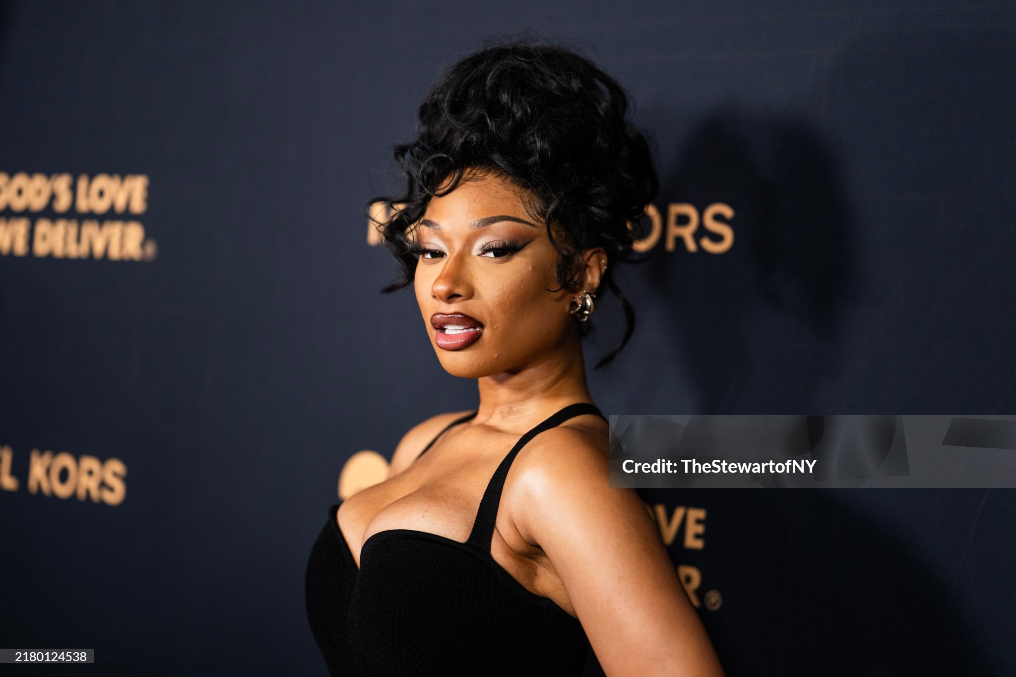 fans-shocked-as-megan-thee-stallion-falls-severely-ill-mid-performance-rushed-to-hospital