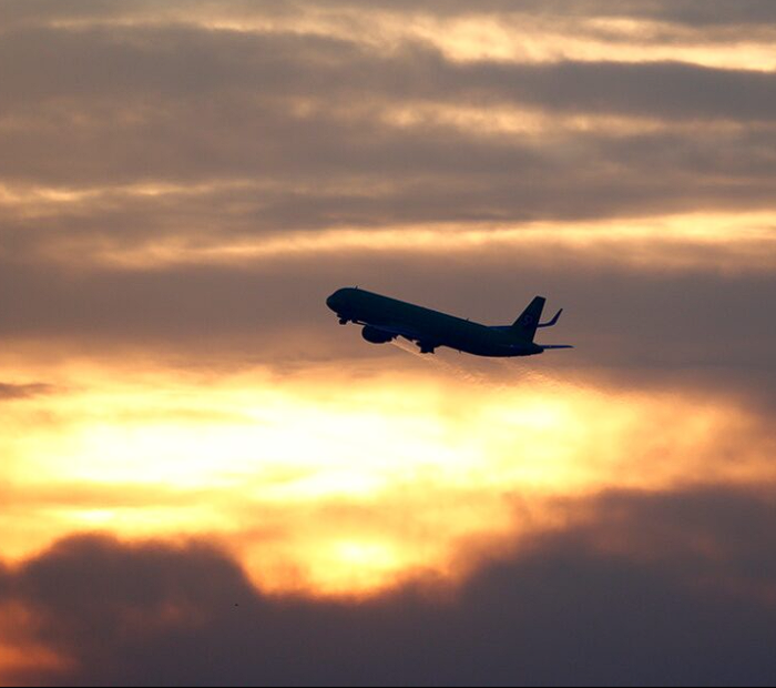 U.S. Airlines Hike Fares Amid Fuel Crisis as Travel Demand Stays Strong