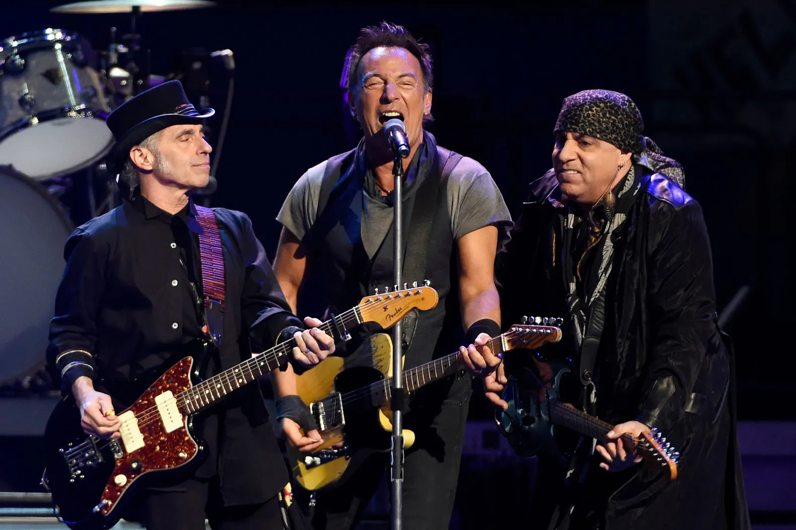 the-boss-is-back-bruce-springsteen-and-the-e-street-band-ignite-minneapolis-with-a-night-of-rock-and-rebellion