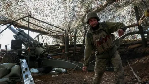 Russia Pushes Deeper into Ukraine’s Fortress Belt as Battle for Kostiantynivka Intensifies