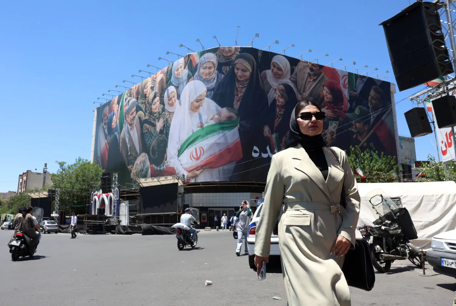 us-self-defense-strikes-in-iran-intensify-as-trump-pushes-for-landmark-peace-deal