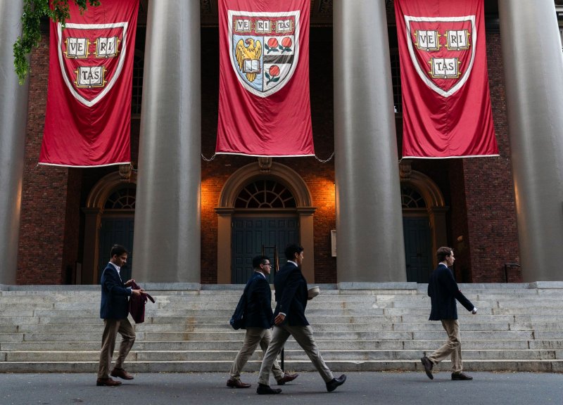 canvas-cyberattack-disrupts-thousands-of-u-s-schools-and-universities-amid-finals-week