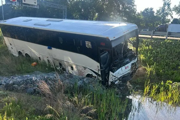 virginia-bus-crash-that-killed-five-involved-driver-who-doesnt-speak-english-sean-duffy-says