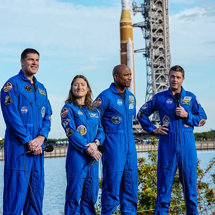 Artemis II Astronauts Share Eerie Experience Approaching the Dark Side of the Moon