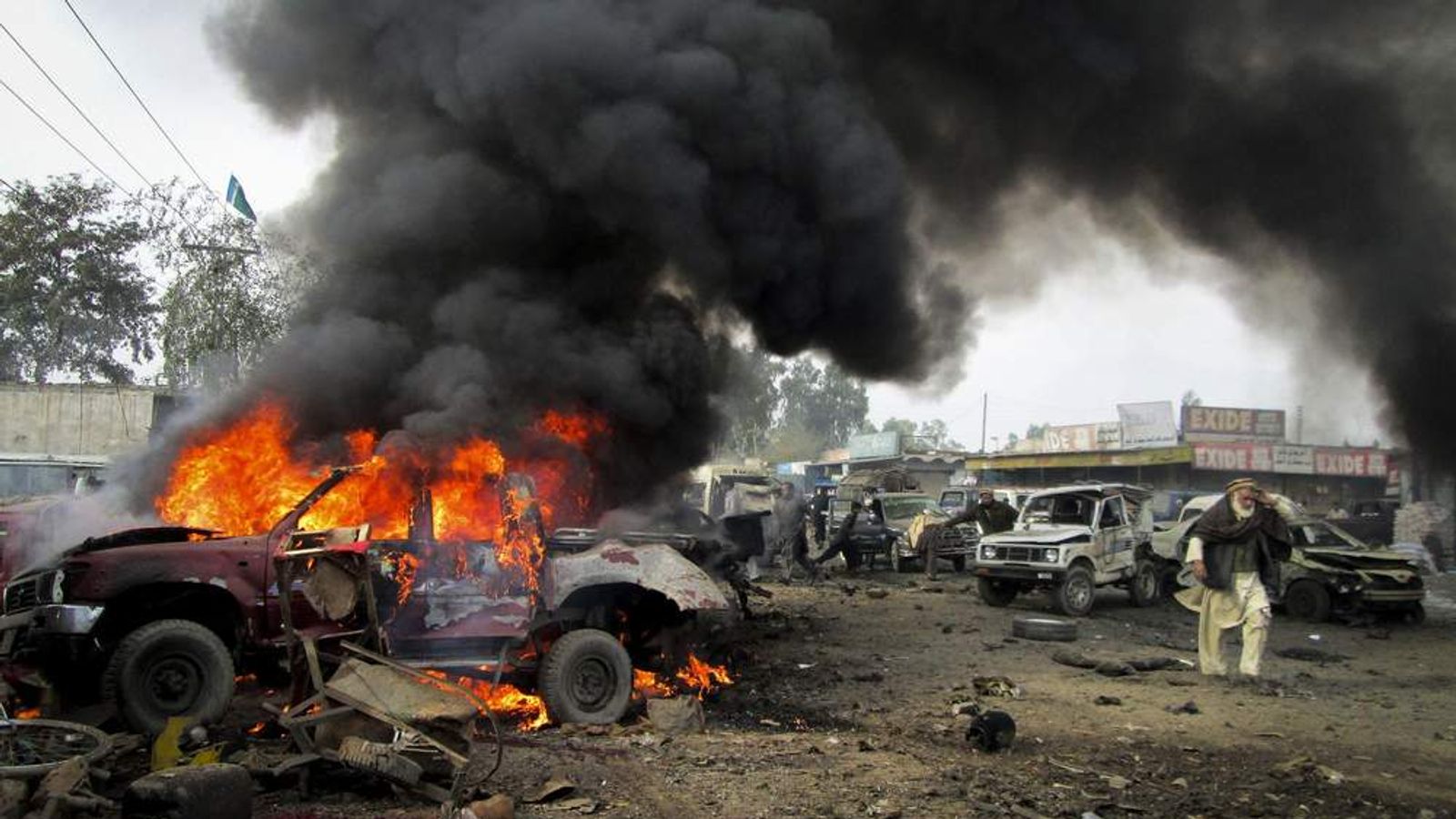 pakistan-car-bomb-attack-12-police-killed-in-bannu-ambush-near-afghan-border