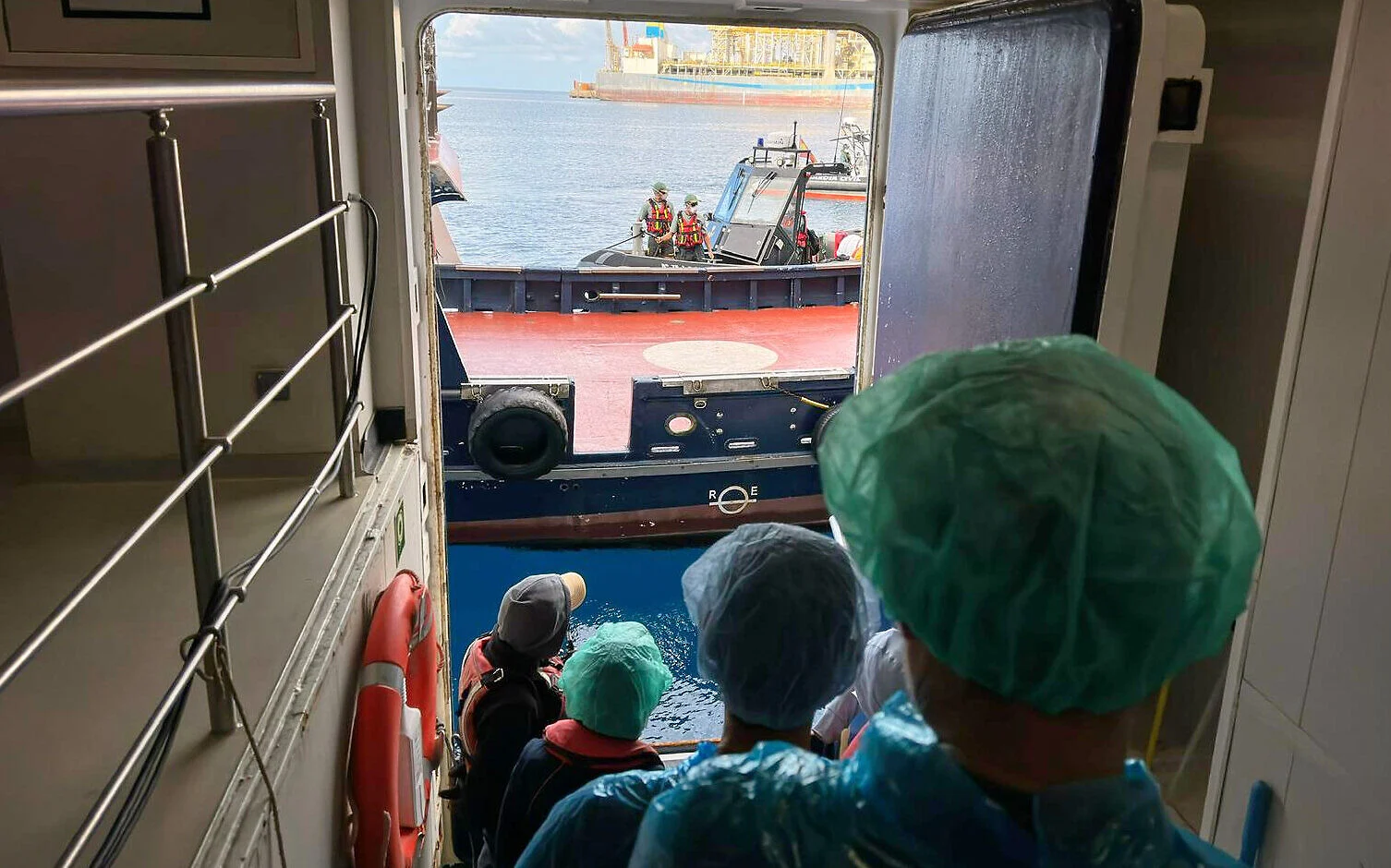 hantavirus-cruise-ship-passengers-begin-disembarking-in-tenerife-canary-islands