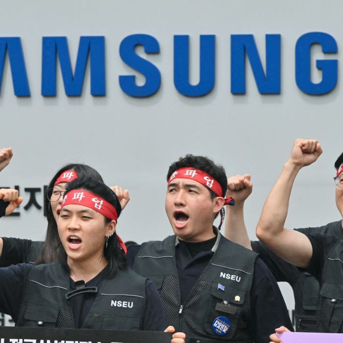 Samsung Mobile Workers Furious Over $4,000 Bonus While Memory Staff Get $400,000 Each