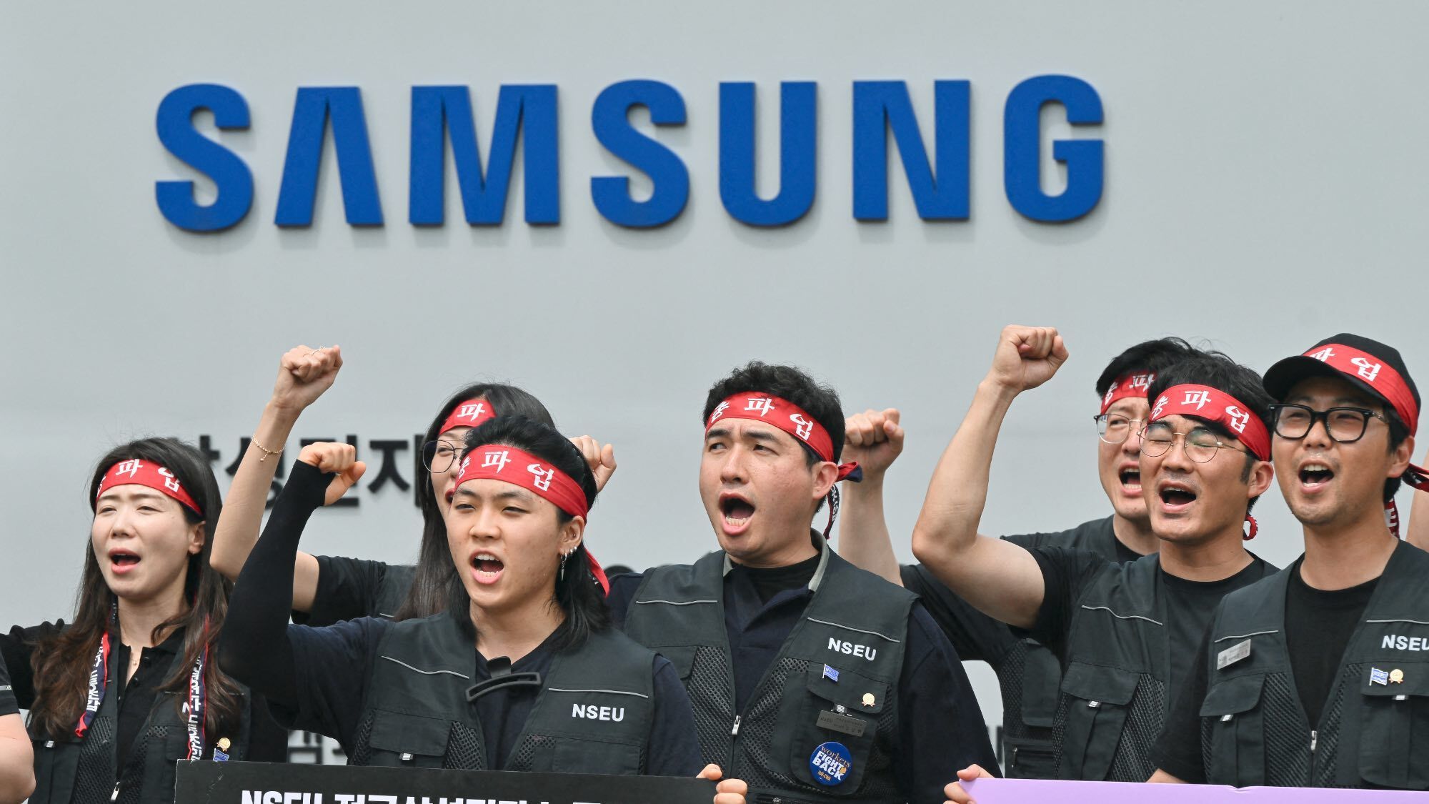samsung-mobile-workers-furious-over-4000-bonus-while-memory-staff-get-400000-each