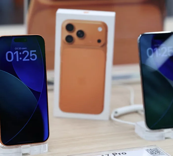 Apple Earnings Beat Forecasts as iPhone 17 Demand Drives Record Quarter