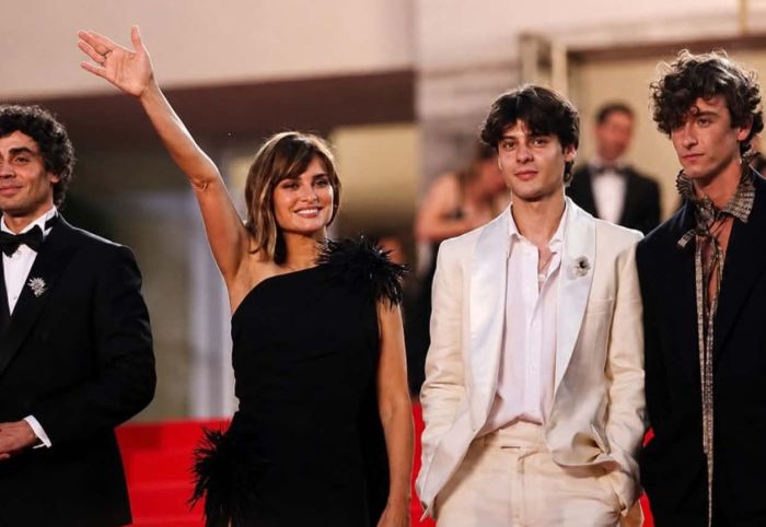 La Bola Negra Cannes Ovation: Penélope Cruz Wows Audience With 20-Minute Standing Tribute