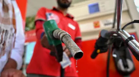Oil Prices Rise as US-Iran Peace Deal Stalls: What It Means for Markets and Gas Costs