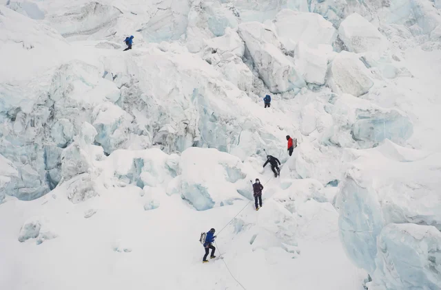 record-274-climbers-summit-everest-nepal-historic-day-marks-busy-2026-season