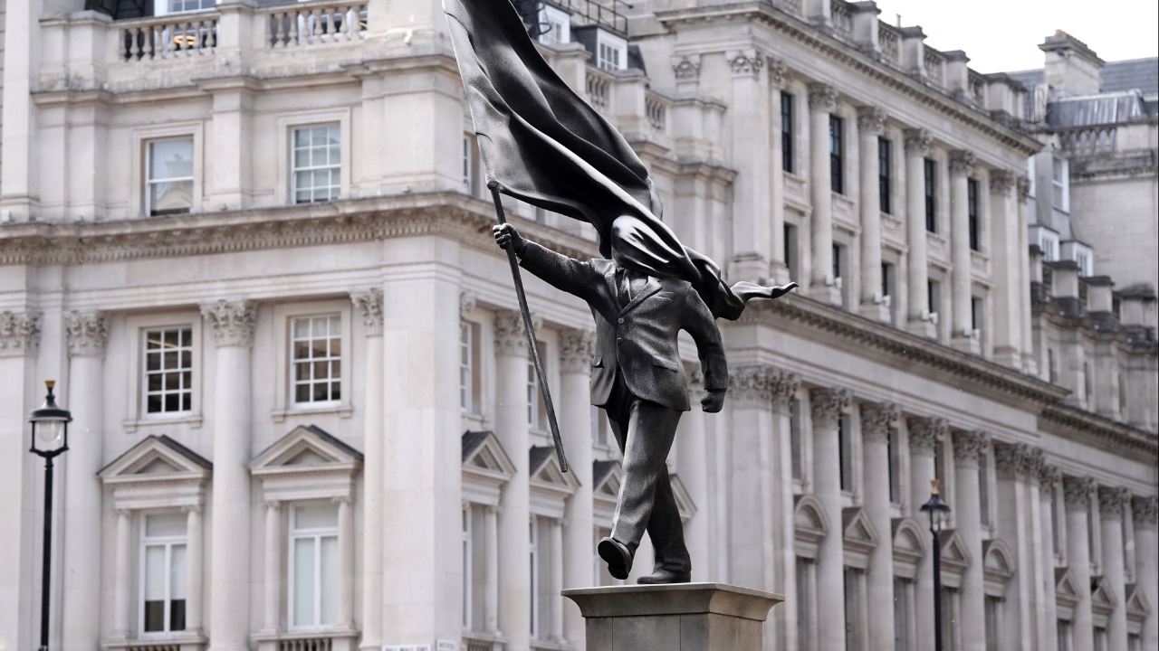 banksy-confirms-new-london-statue-of-a-blindfolded-man-carrying-a-flag-is-his-work