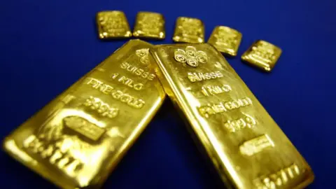 Ex-CIA Official Charged With Stealing Over $40 Million in Gold Bars
