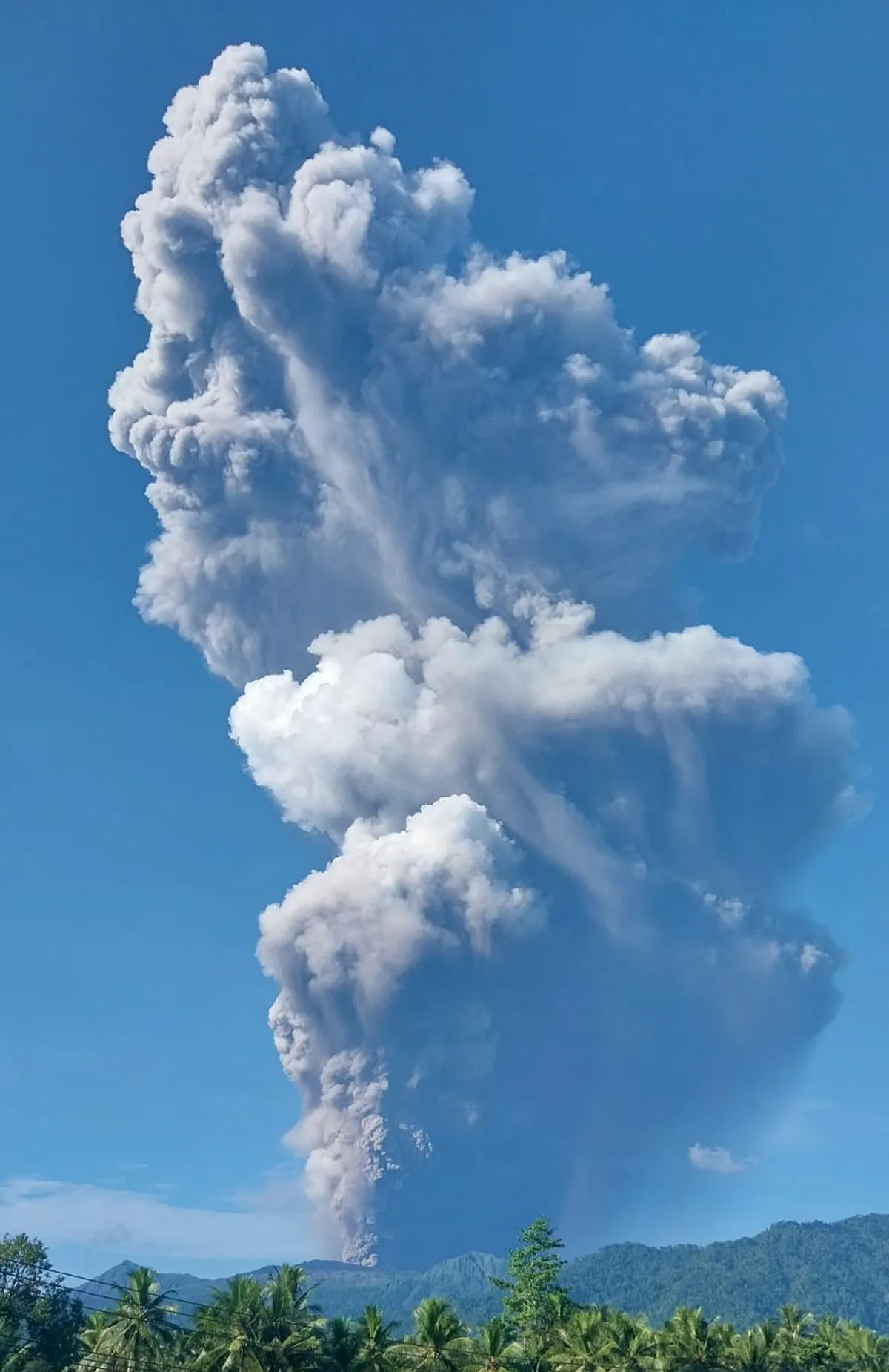 indonesia-volcano-tragedy-rescuers-search-for-hikers-killed-in-mount-dukono-eruption