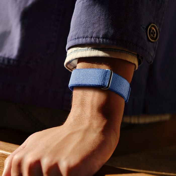 Google Fitbit Air Launches as a Sleek, Screenless Wearable Rivaling Whoop