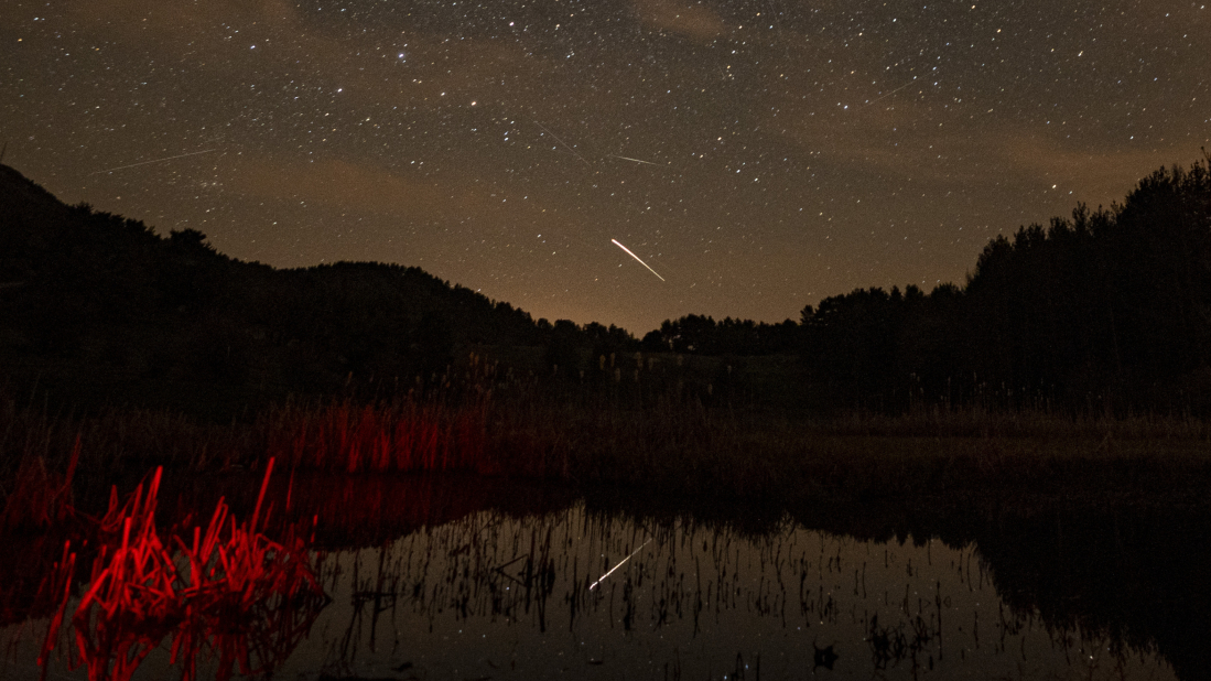 eta-aquarid-meteor-shower-2026-bright-moon-may-dim-halleys-comet-spectacle