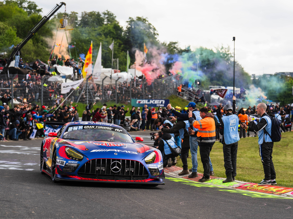heartbreak-for-verstappen-at-the-nurburgring-24-hours-as-mercedes-sister-car-takes-victory