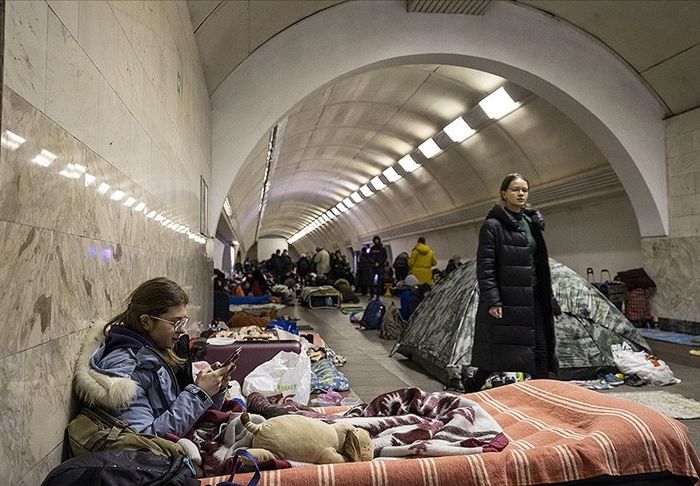 Inside a Kyiv Bomb Shelter: Russia’s Daytime Drone Swarm Becomes a Night of Missile Fire