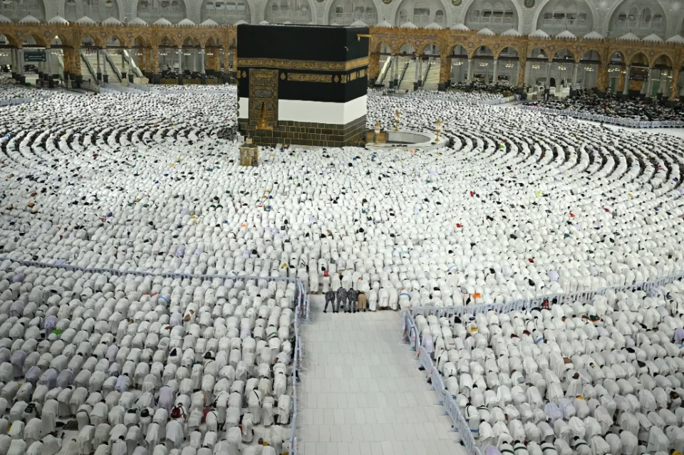 hajj-2026-begins-in-mecca-faith-heat-and-global-tensions-shape-the-sacred-journey