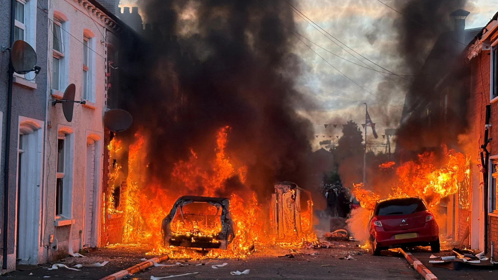 as-belfast-burns-outsiders-exploit-the-violence-to-spread-their-poison
