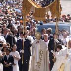 A Million Faithful Fill Madrid's Streets for Pope Leo XIV's Flower-Carpeted Procession 9 A Million Faithful Fill Madrid's Streets