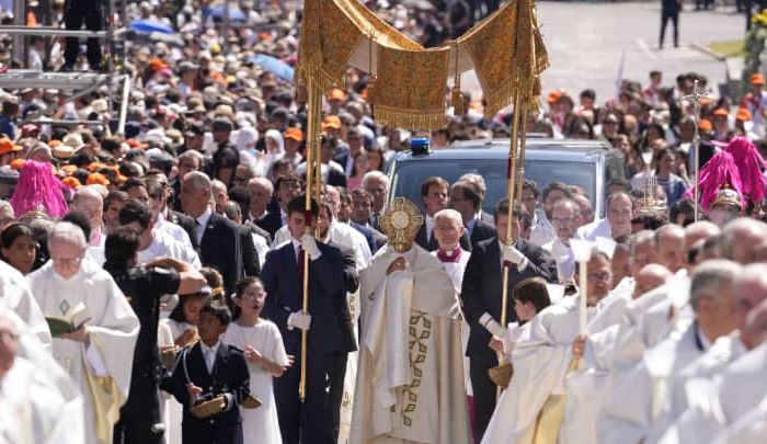 A Million Faithful Fill Madrid’s Streets for Pope Leo XIV’s Flower-Carpeted Procession
