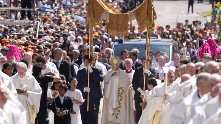 a-million-faithful-fill-madrids-streets-for-pope-leo-xivs-flower-carpeted-procession