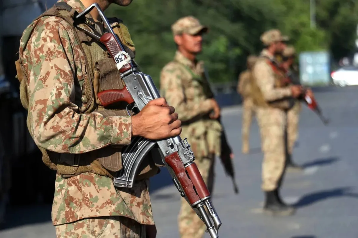pakistan-security-forces-repel-militant-assault-on-karachi-camp