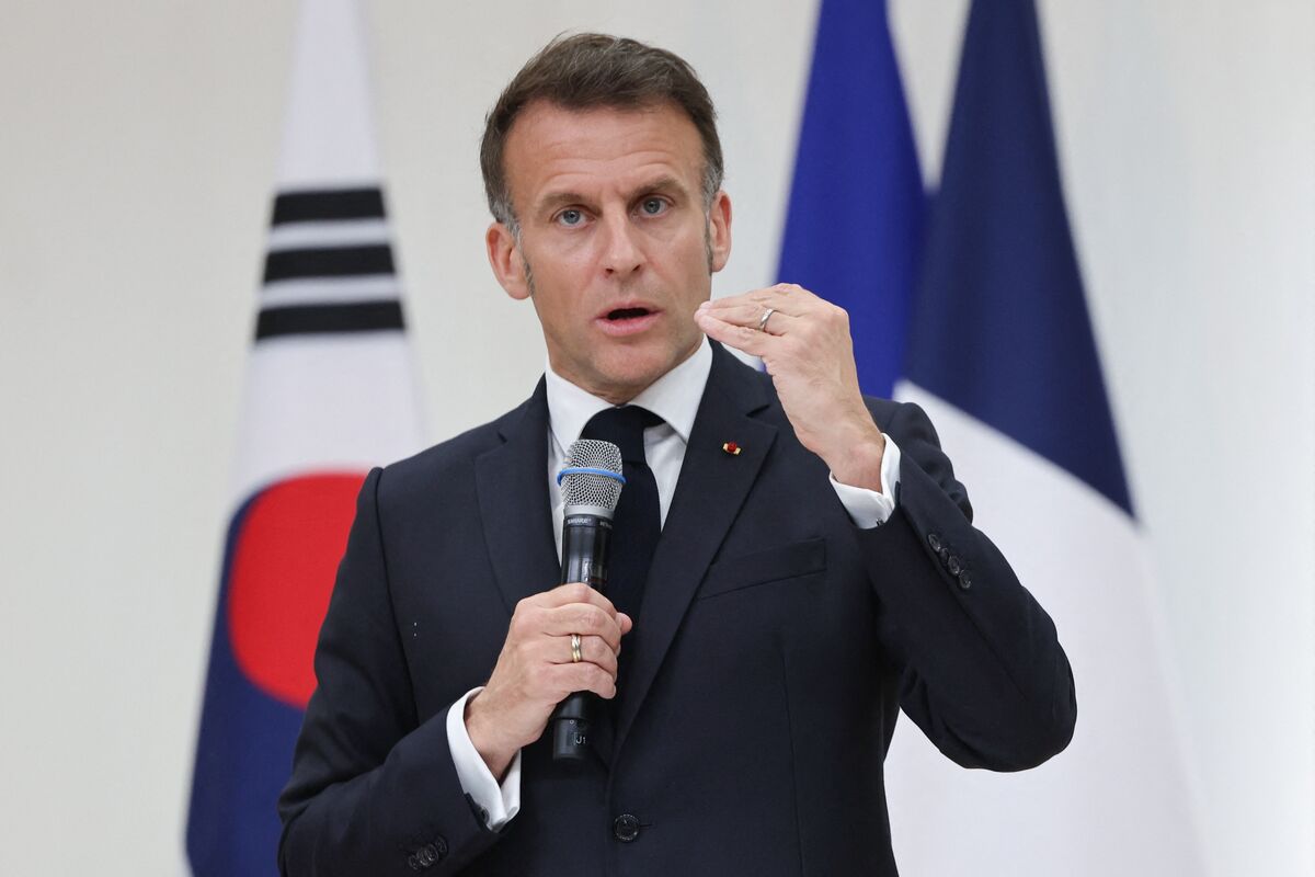 macron-calls-for-democracies-to-unite-on-ai-as-trumps-anthropic-ban-sparks-tension