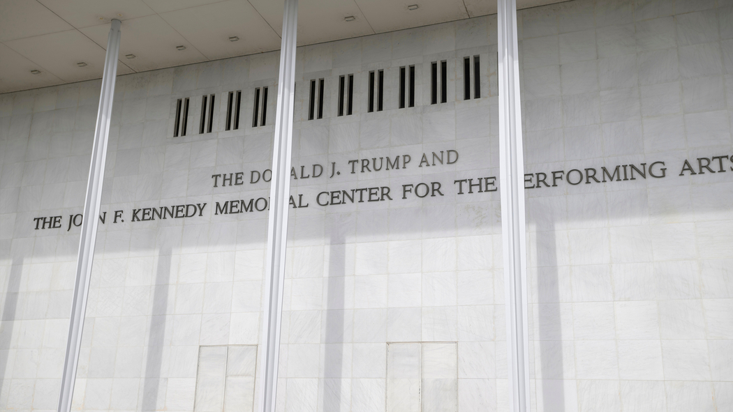 trumps-name-stays-on-the-kennedy-center-for-now-as-storms-stall-court-ordered-removal