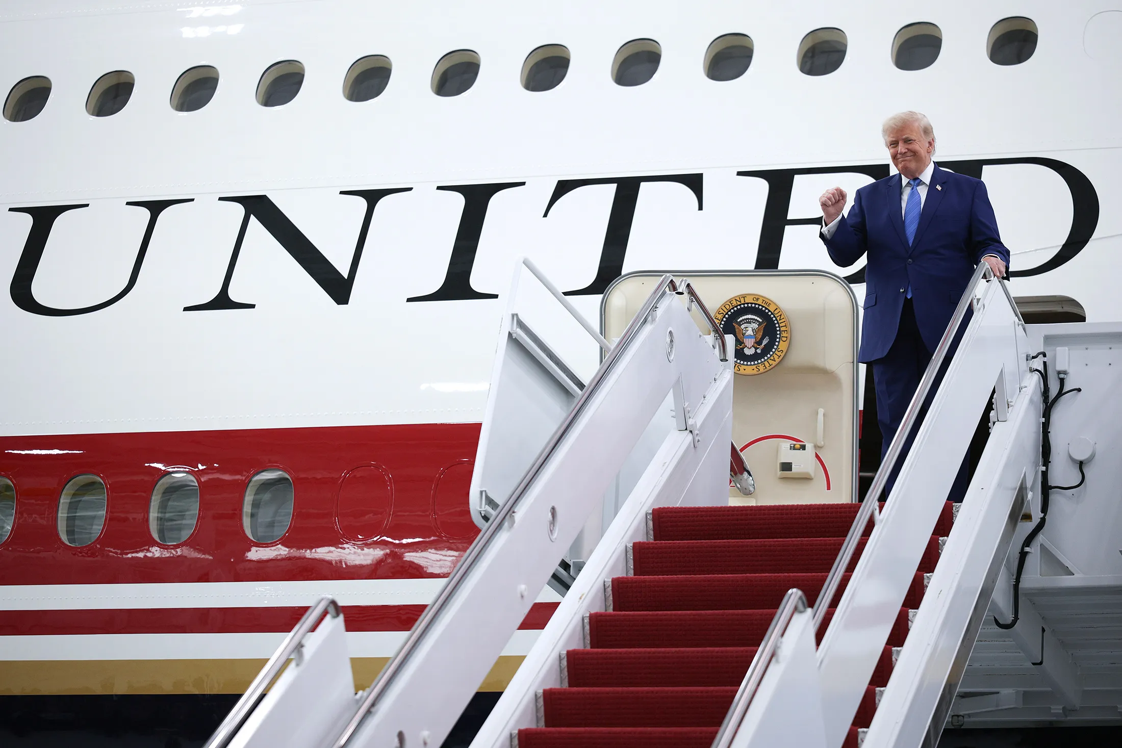 trump-unveils-a-flying-white-house-inside-the-new-qatari-converted-air-force-one