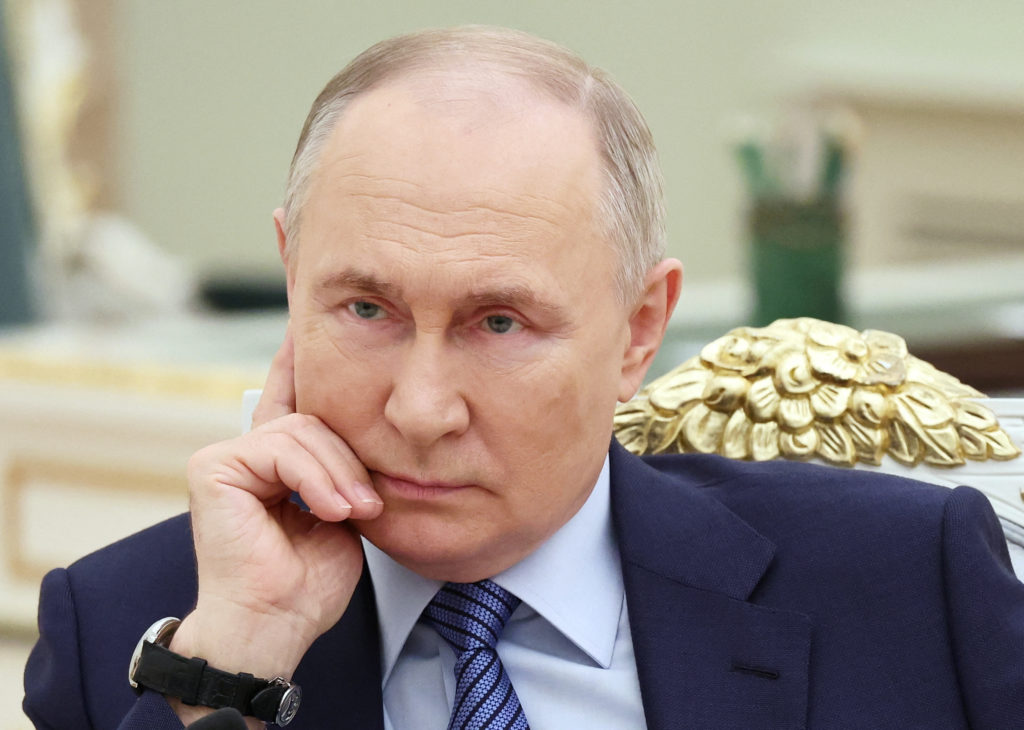 putin-stays-firm-on-ukraine-but-cracks-appear-in-russias-war-narrative