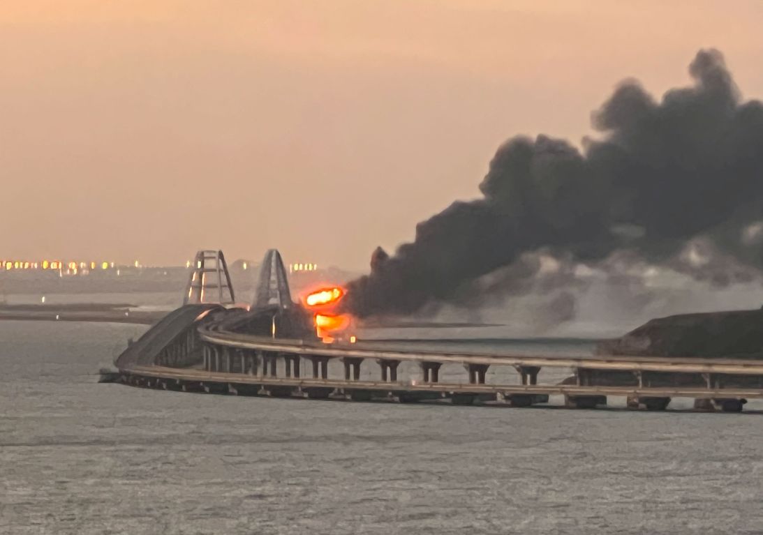 ukraine-strikes-crimea-bridge-in-bid-to-cut-off-russian-held-peninsula
