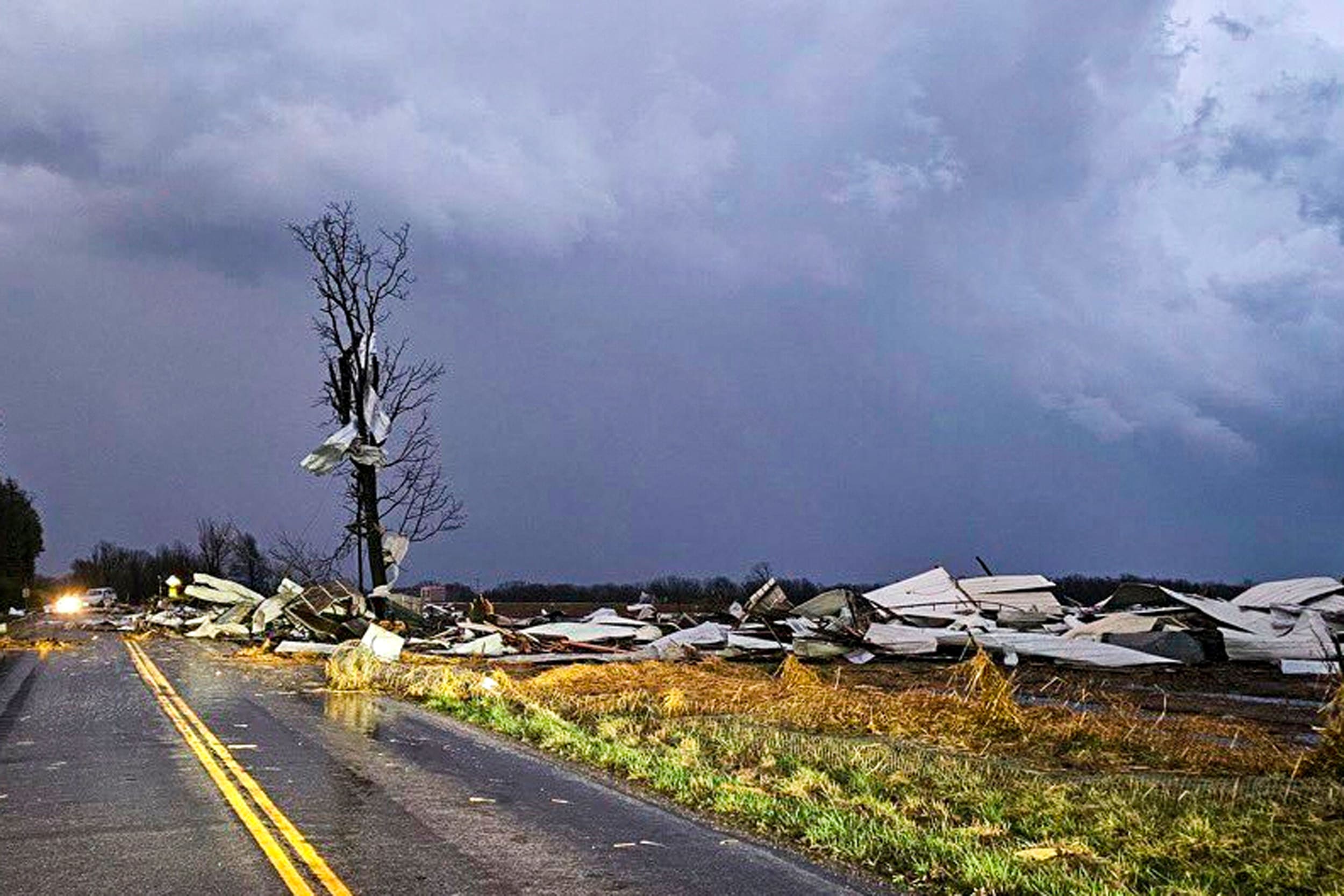 tornado-watch-extended-for-eight-southeast-michigan-counties-as-severe-storms-roll-through