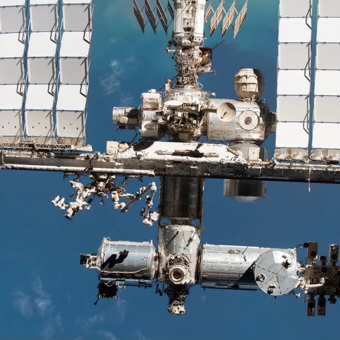 ISS Crew Shelters in SpaceX Dragon as Cosmonauts Tackle a Stubborn Air Leak