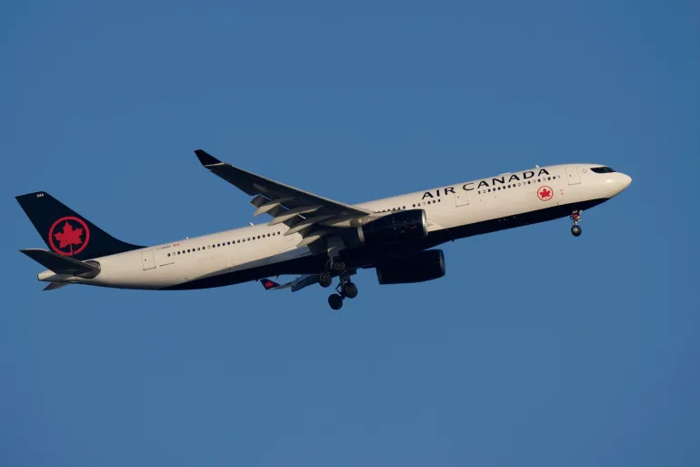 former-air-canada-pilot-allegedly-flew-900-flights-without-a-captains-license-for-17-years