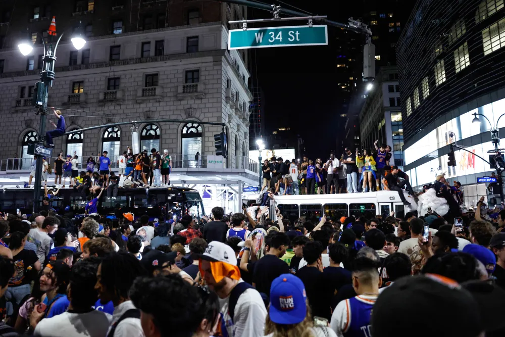 knicks-championship-joy-turns-to-chaos-near-madison-square-garden