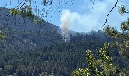 marine-fighter-jet-goes-down-in-washington-state-igniting-wildfire-near-rimrock-lake