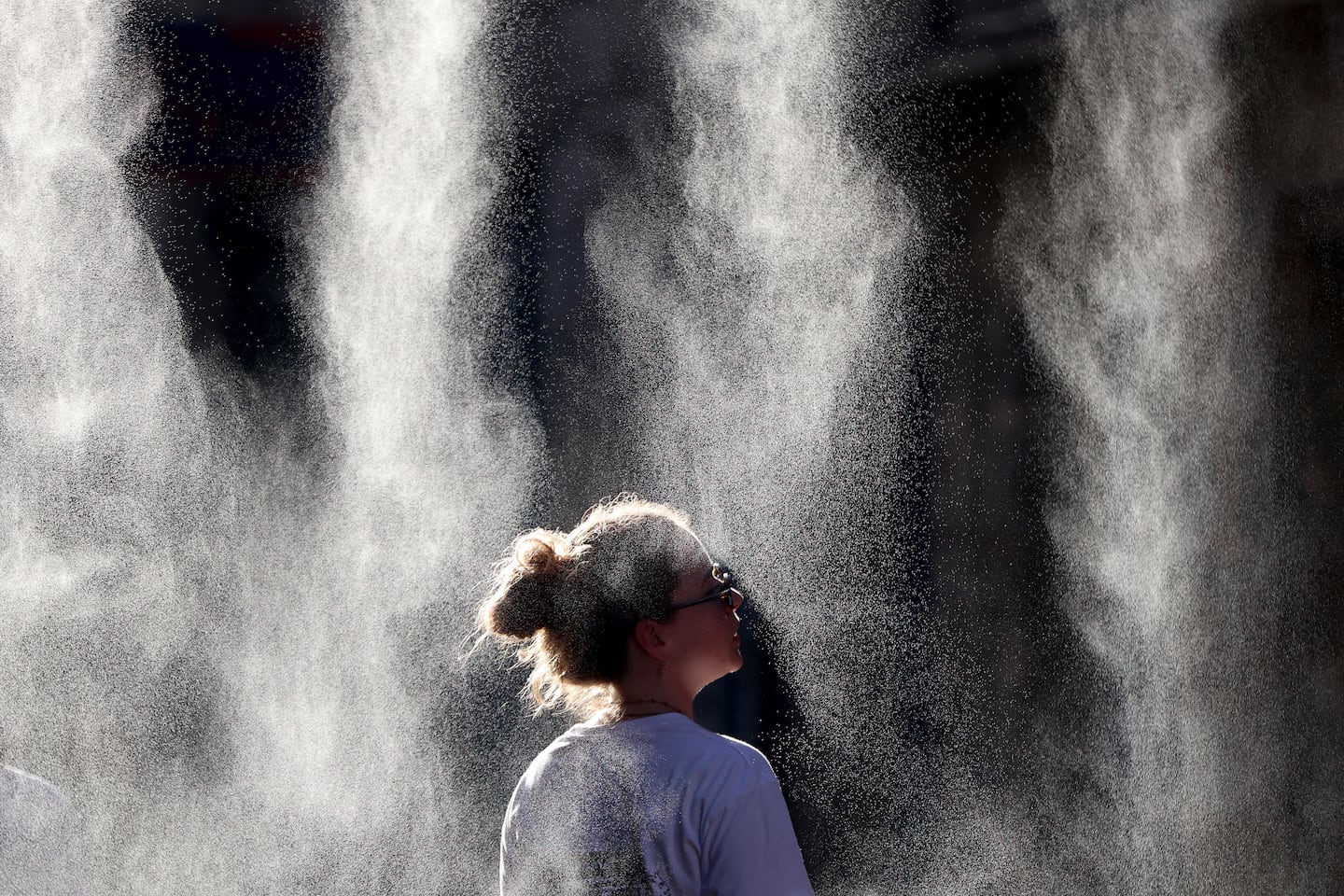paris-suspends-sports-and-bans-public-drinking-as-record-heat-wave-strains-health-system
