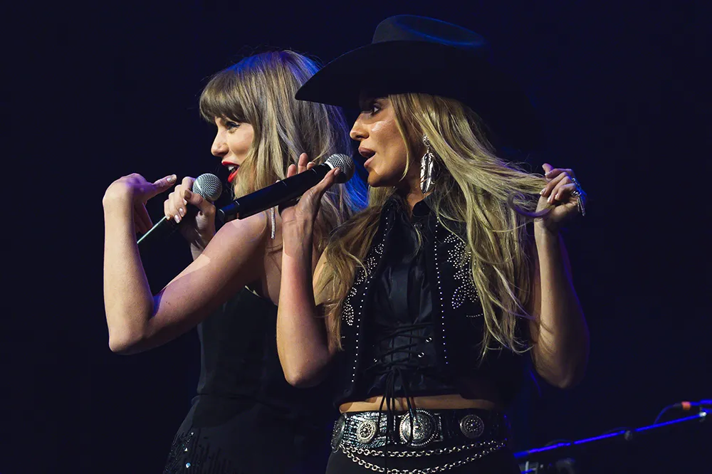 taylor-swift-surprises-fans-with-love-story-duet-at-travis-kelces-nfl-event