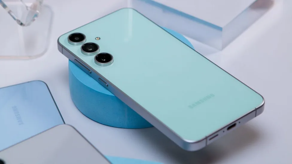 first-look-at-the-samsung-galaxy-s26-fe-leaked-image-and-rumored-specs-revealed