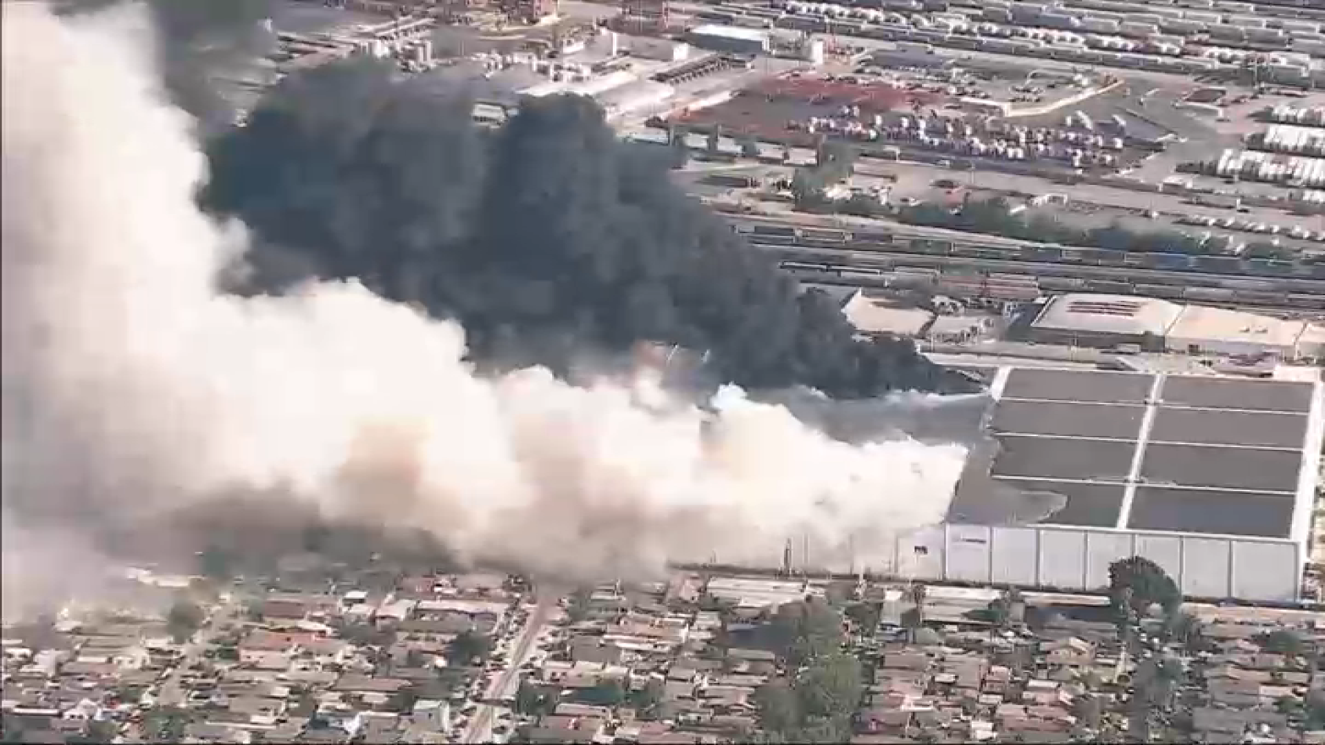 newsom-declares-state-of-emergency-as-stubborn-boyle-heights-warehouse-fire-burns-on