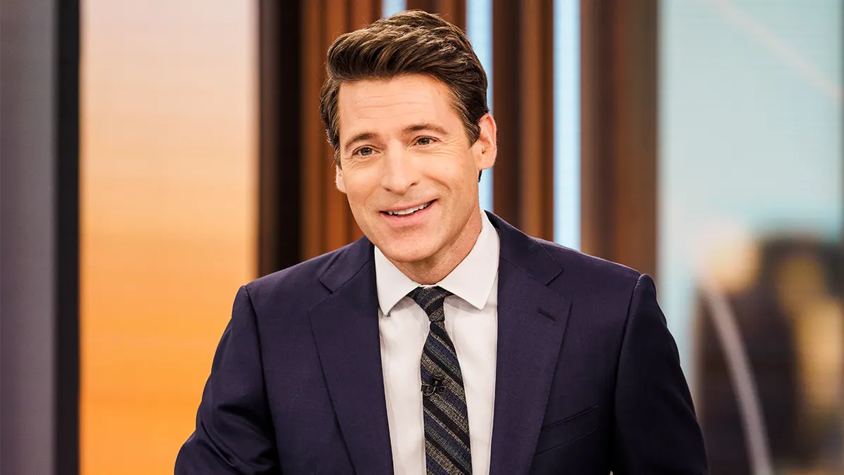 a-newsroom-in-turmoil-tony-dokoupil-salutes-scott-pelley-as-cbs-faces-its-reckoning