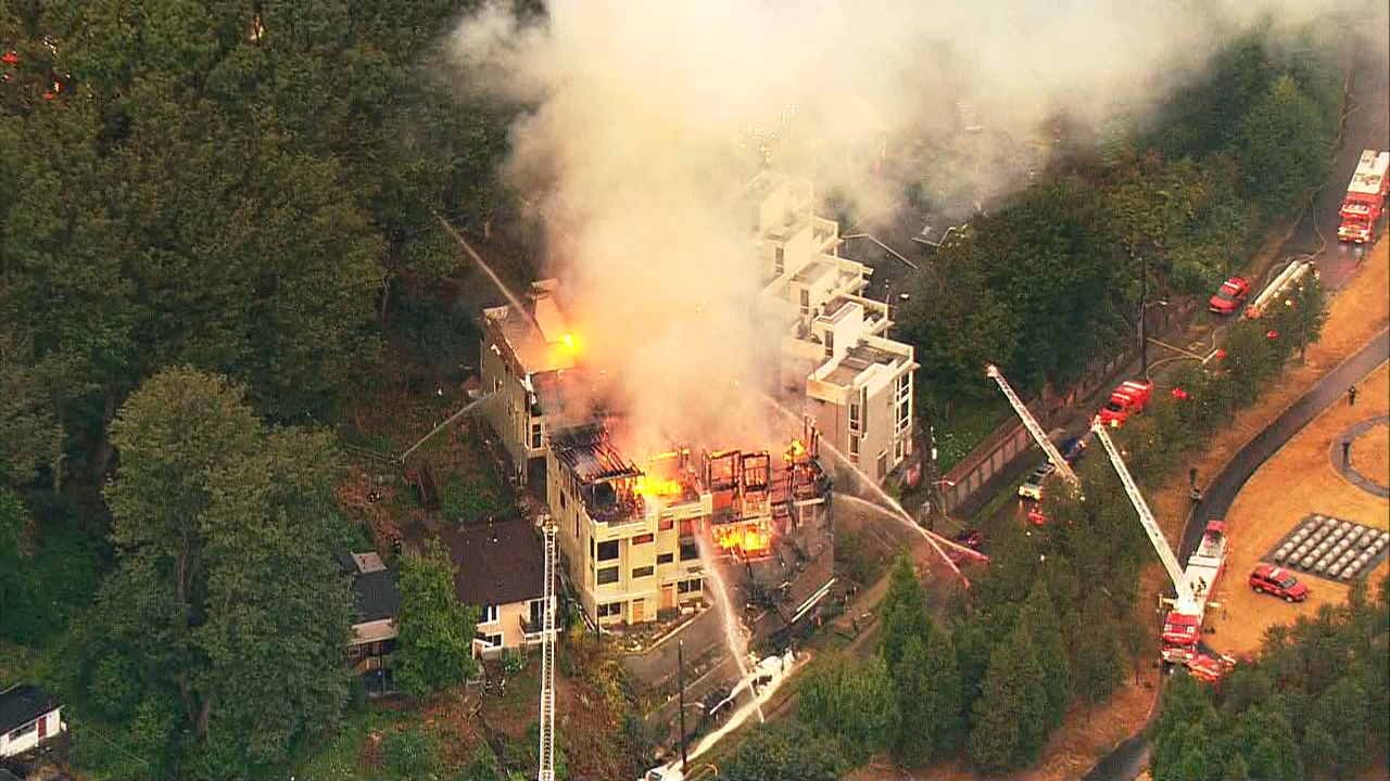 smoke-over-beacon-hill-upriver-fire-drives-nearly-12000-from-their-homes