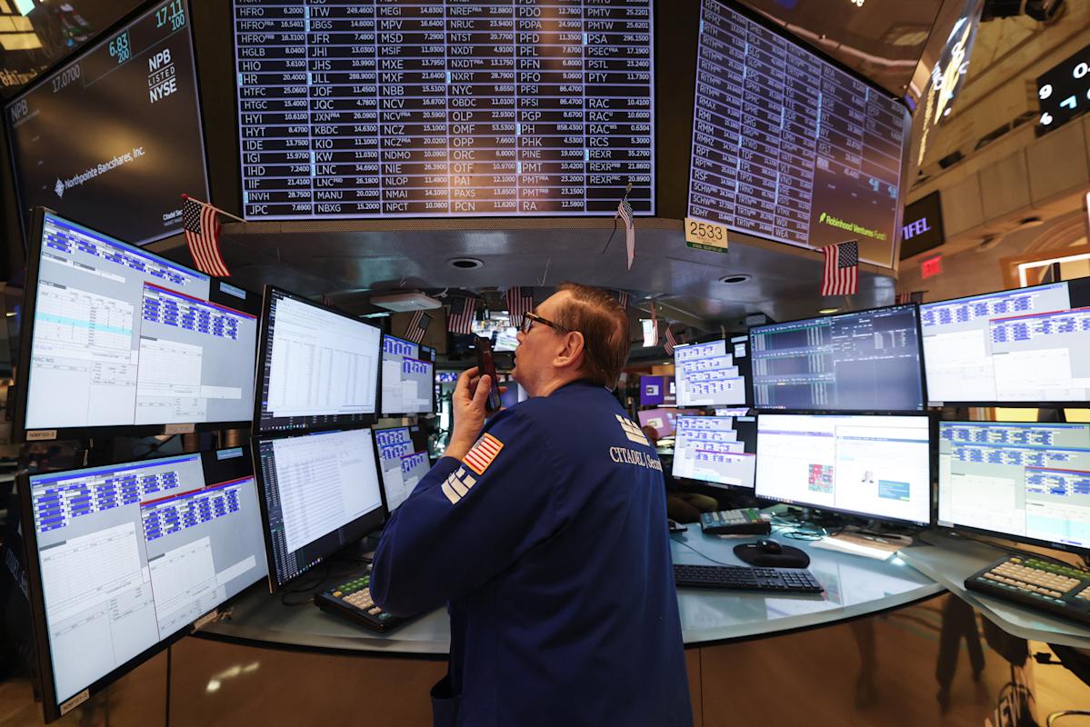 a-split-wall-street-dow-surges-past-500-points-as-broadcoms-stumble-drags-tech-lower