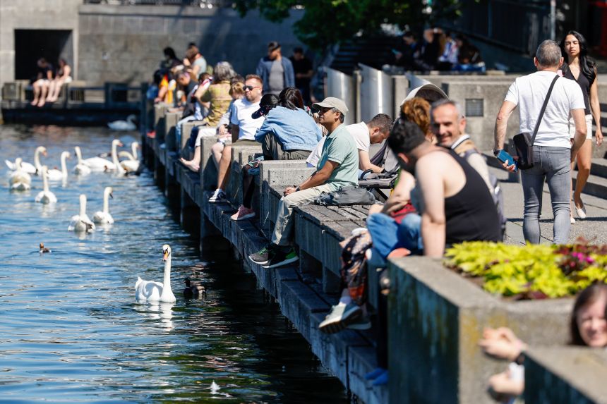 older-voters-and-city-dwellers-drive-defeat-of-swiss-population-cap