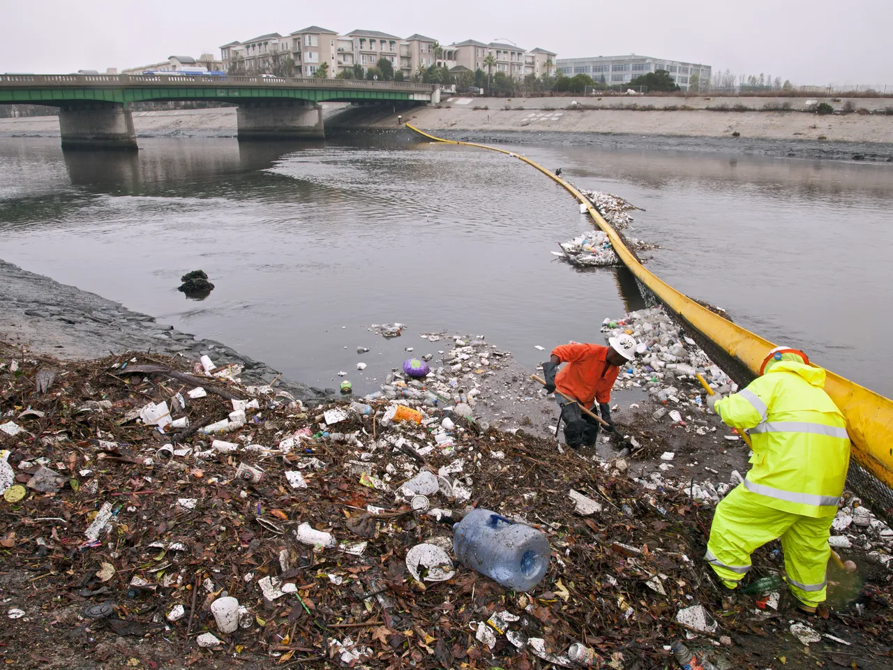californias-sweeping-plastics-law-faces-lawsuits-from-both-sides-too-strict-or-too-weak